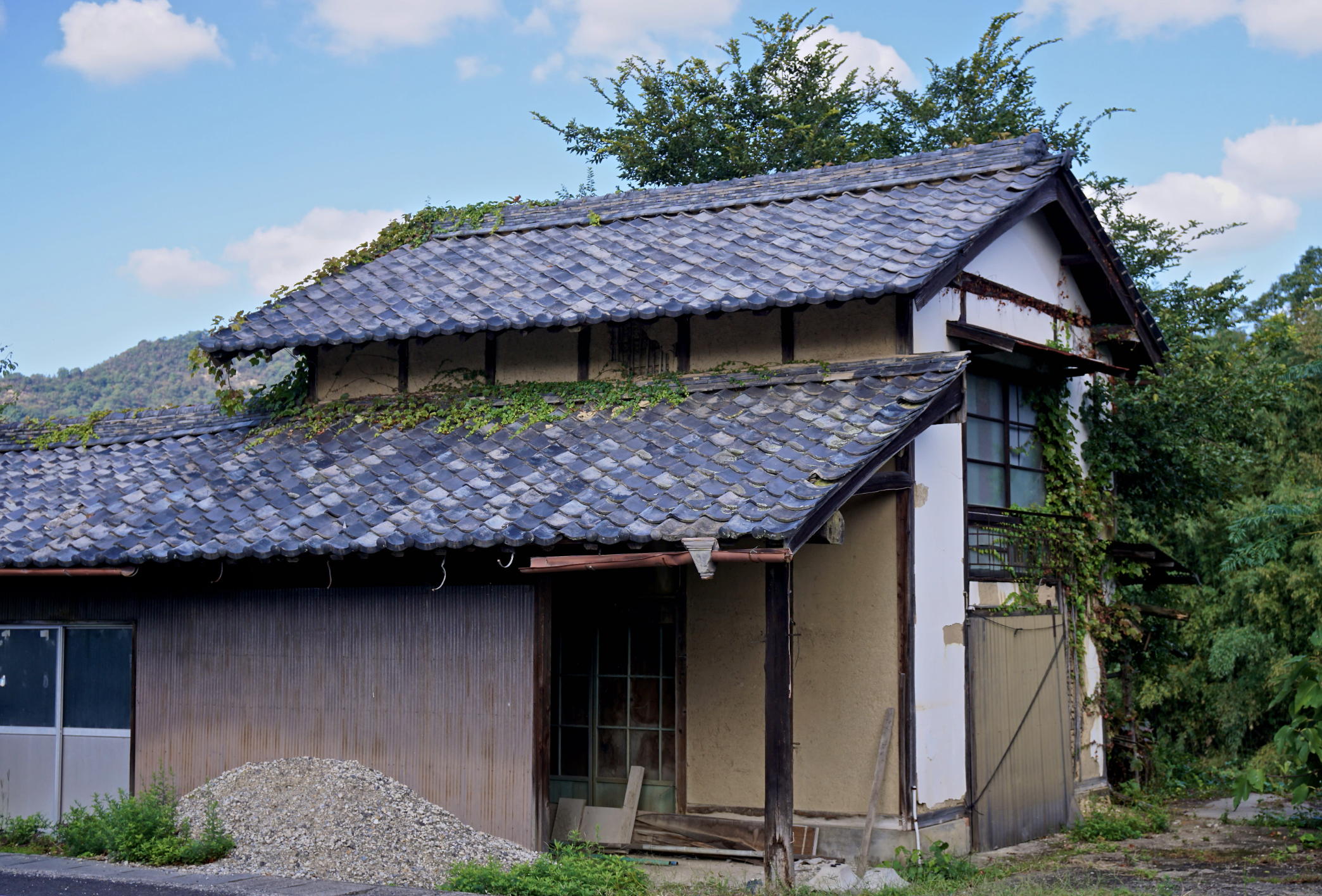 Japan-abandoned-house