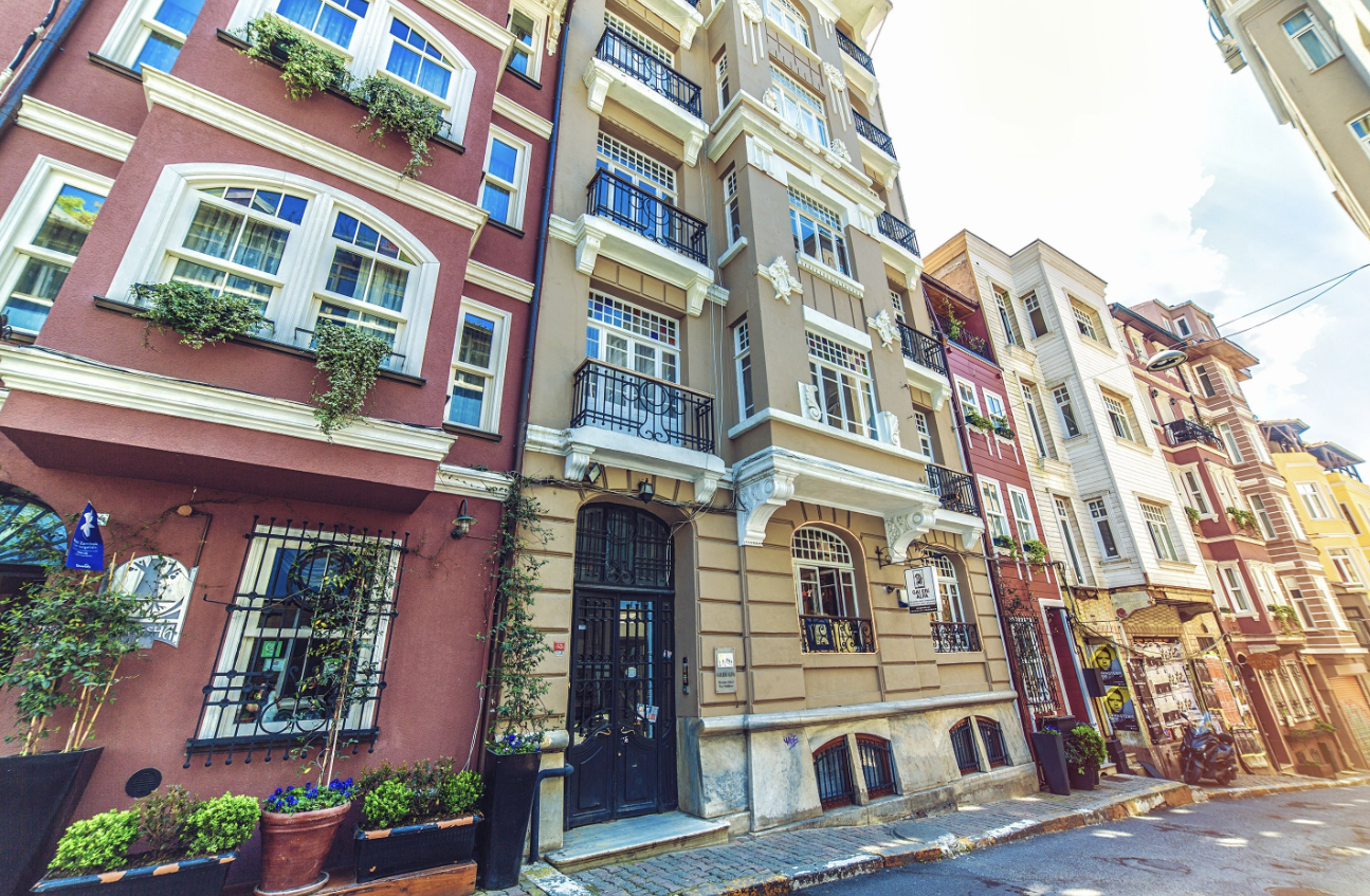 expat Istanbul Cihangir 2